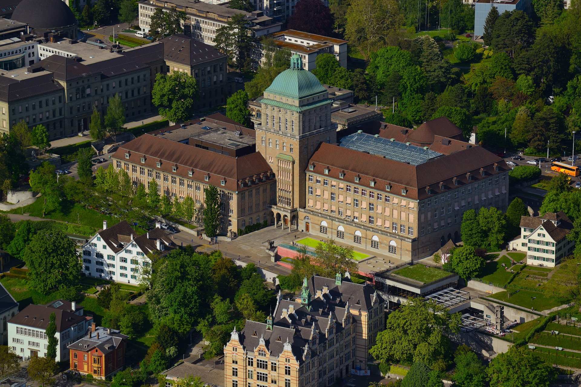 University Of Zurich - Faculty of Law