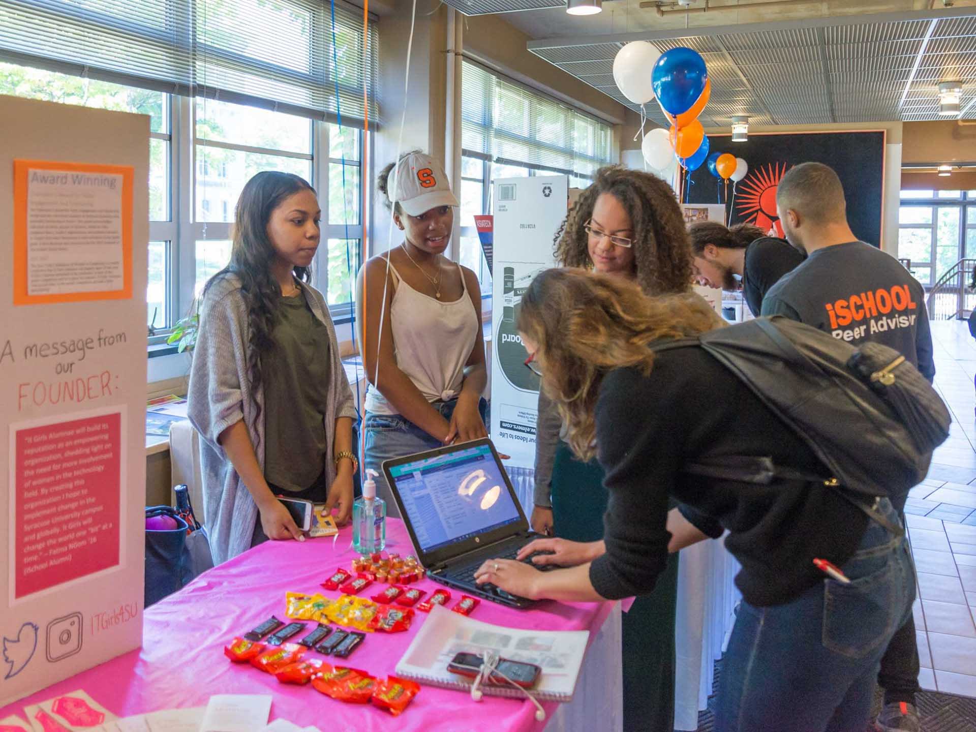 Syracuse University - iSchool