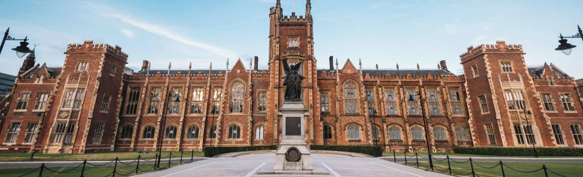 Queen's University Belfast - Faculty of Arts, Humanities and Social Sciences Πτυχίο Αγγλικών με Δημιουργική Γραφή