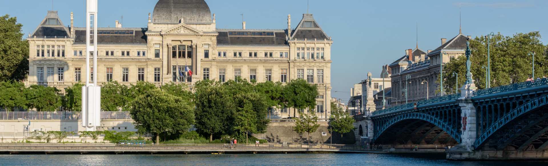 Jean Moulin Lyon 3 University LL.M em Direito Empresarial Internacional e Europeu