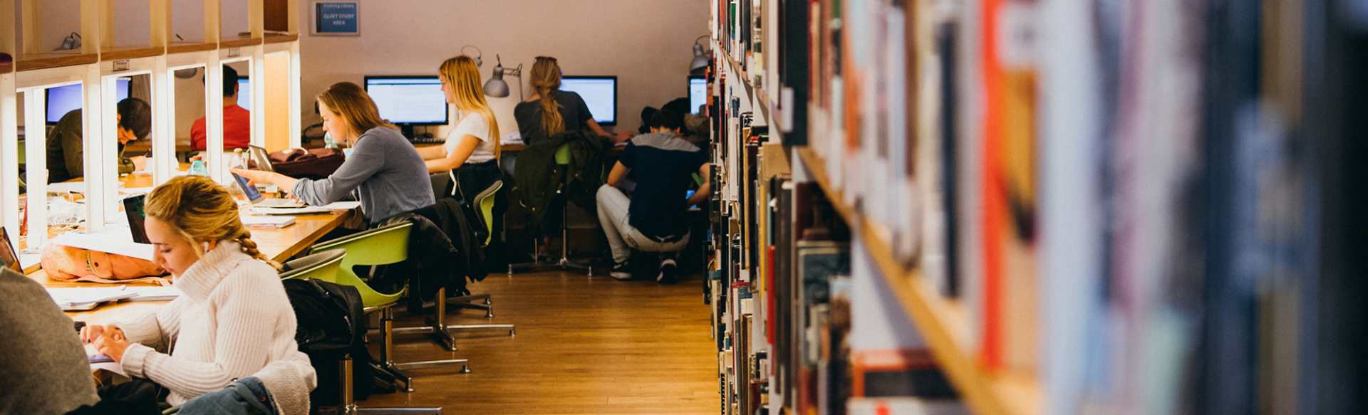 John Cabot University Бакалавра англійської літератури
