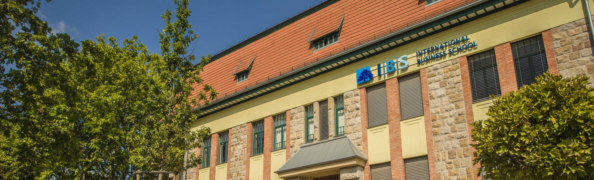 International Business School - Budapest Bacharel em Economia de Negócios Internacionais