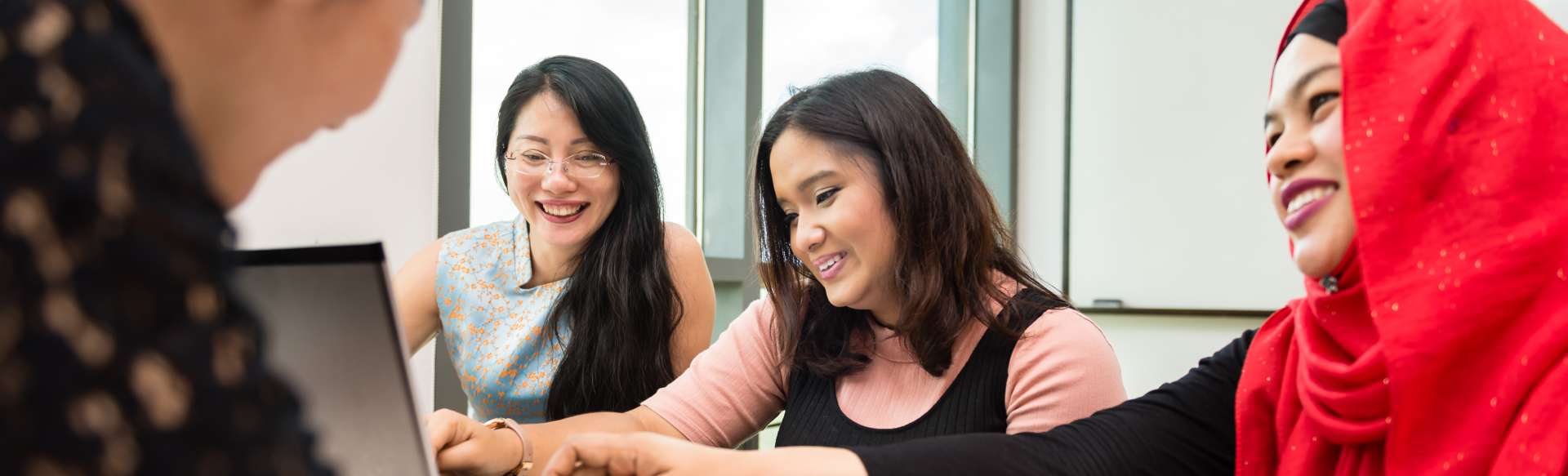 Asian International College Sarjana Sastera dalam Kepimpinan dan Amalan Kanak-kanak Awal - University of East London, UK