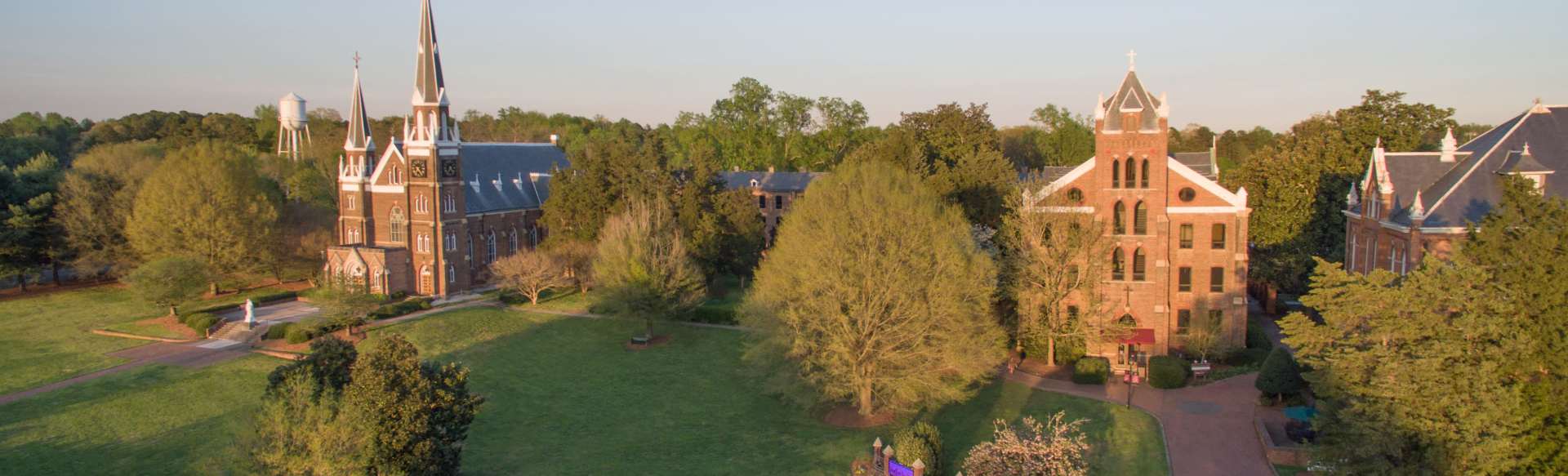 Belmont Abbey College 모터스포츠 경영 학사(BA)