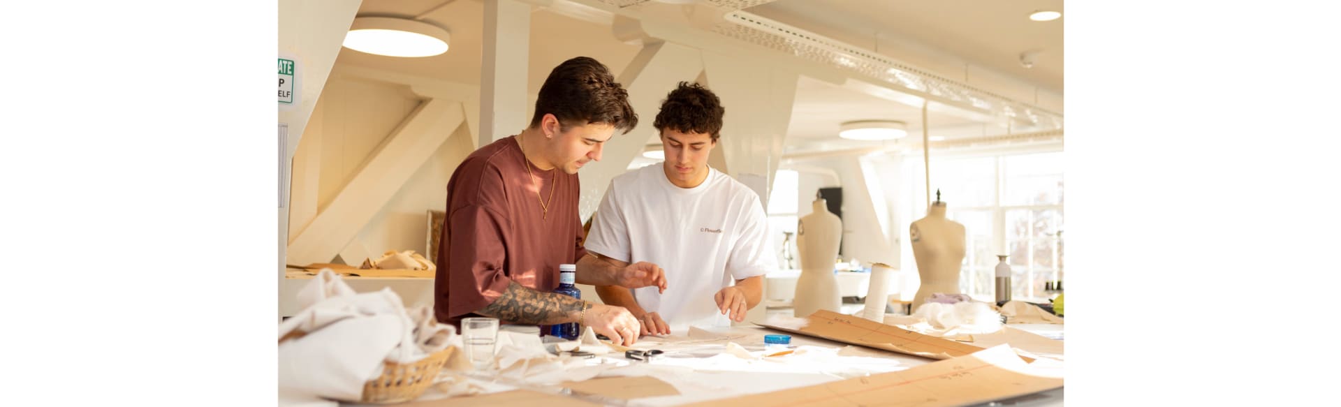 Amsterdam Fashion Academy Licenciatura em Negócios da Moda e Inovação (com distinção)