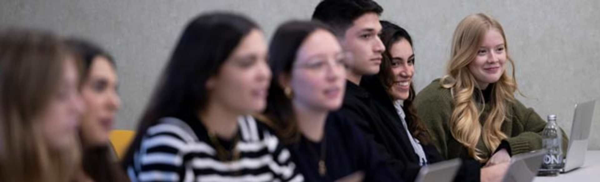 Universitat CEU Abat Oliba Licenciado en Dirección de Empresas - Bilingüe