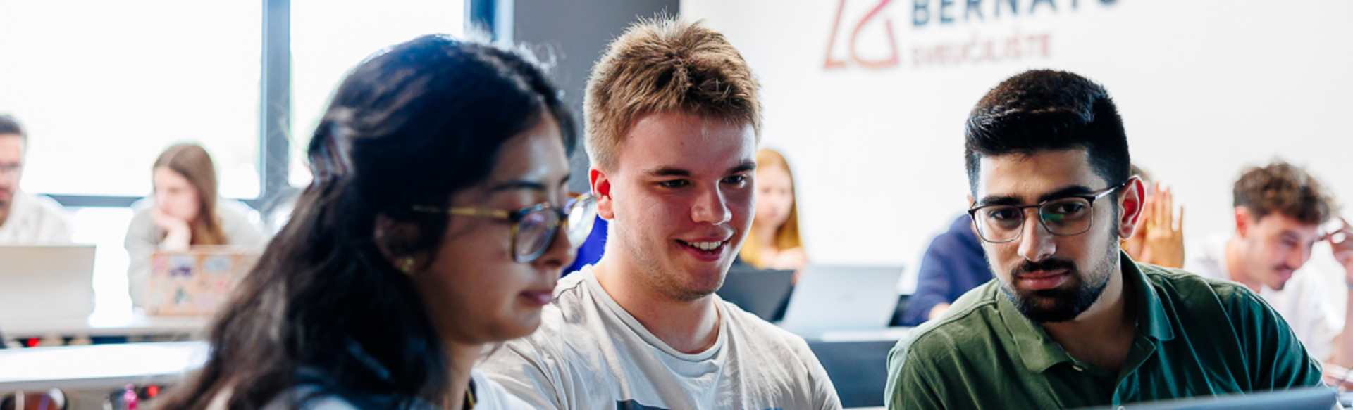 Algebra Bernays University Curso de Verano en Desarrollo de Aplicaciones Móviles