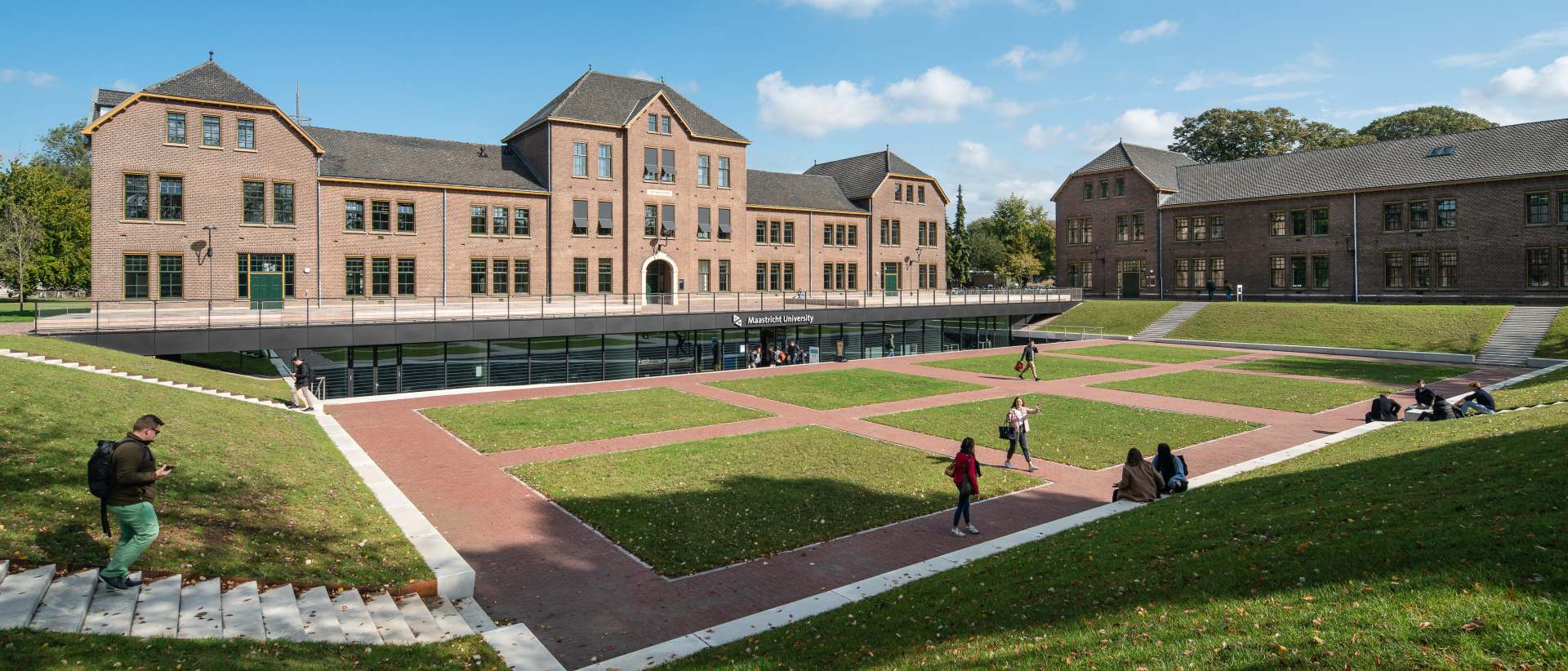 Maastricht University, School of Business and Economics