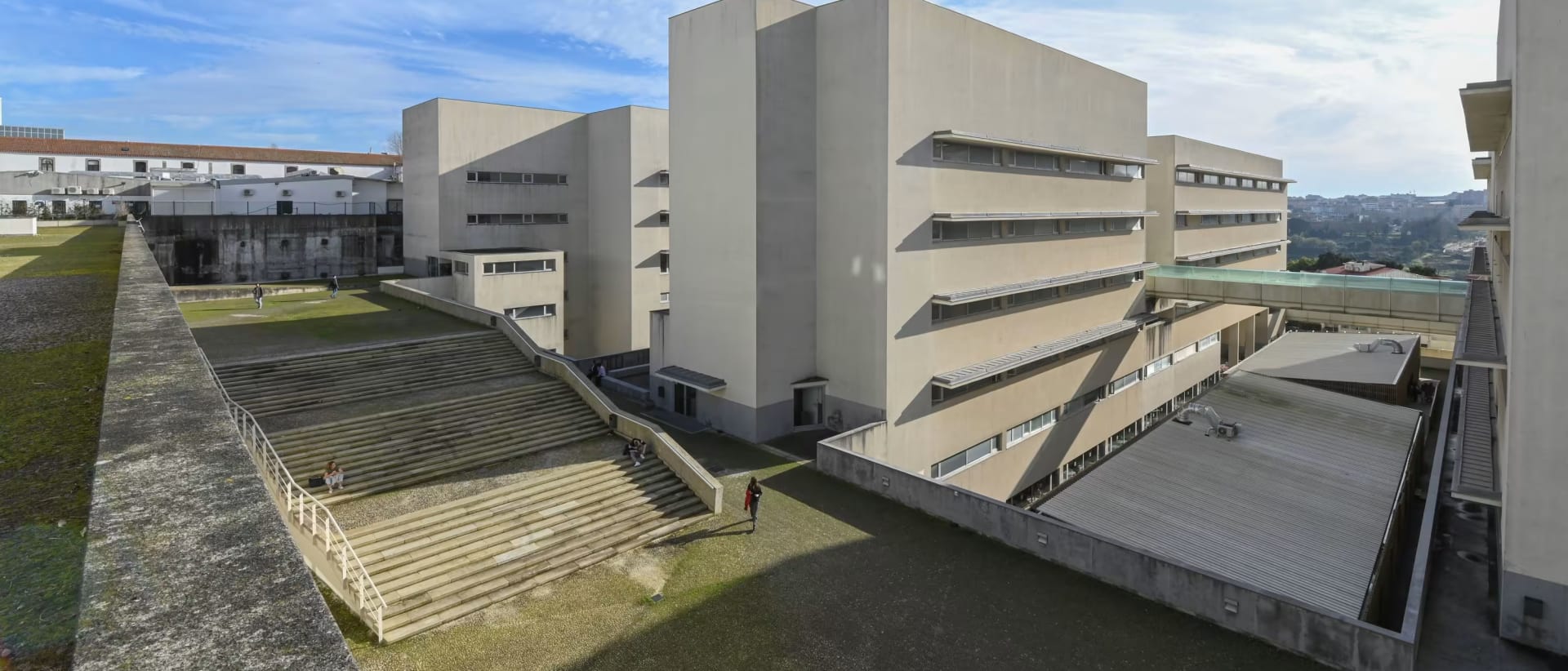 ICBAS School of Medicine and Biomedical Sciences