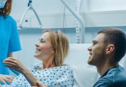 5 Countries for Midwifery Students