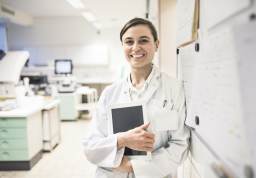 Pflegemanagement Studium: Inhalte, Voraussetzungen & Karriere