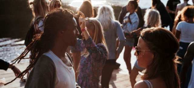 new friends study abroad