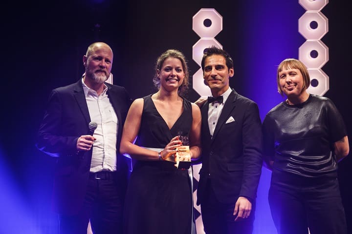 1 PLDC Paris 2017 - Awardverleihung Newcomerin CarlijnTimmermans©GWEL