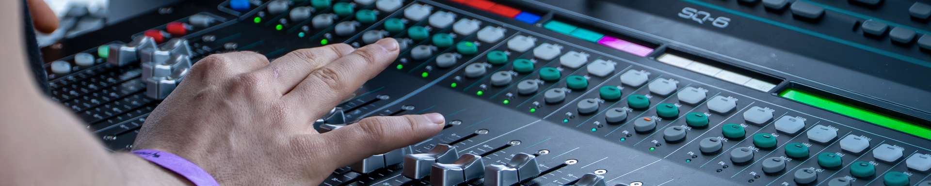 259594_3iSFEST_CONSOLE_3.jpg