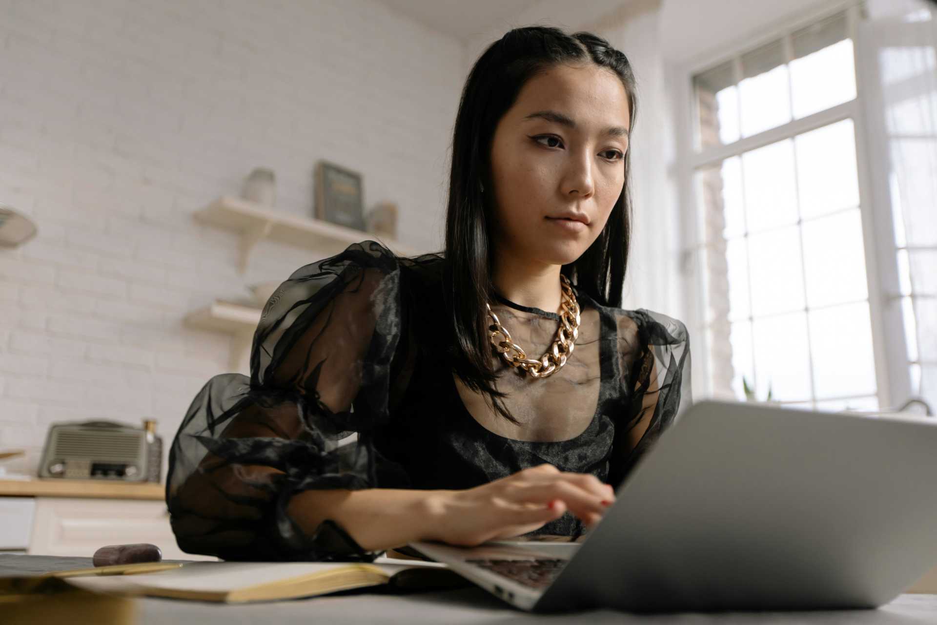 A female student is studies online