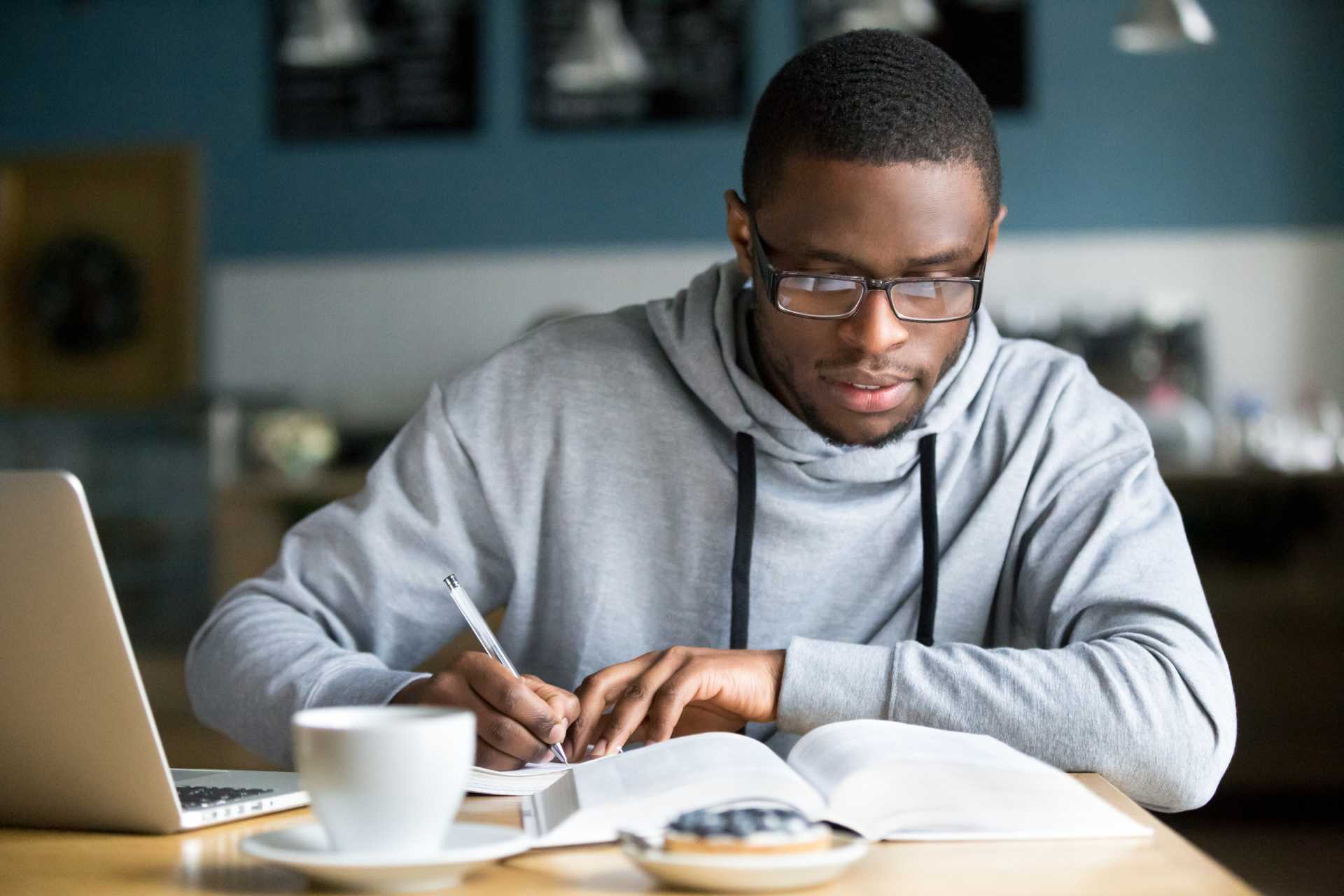 Why Should You Apply For a Scholarship?