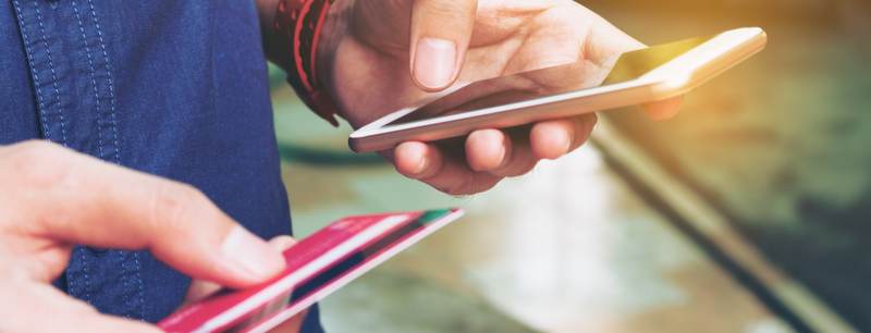 The Pros and Cons of Having a Student Credit Card