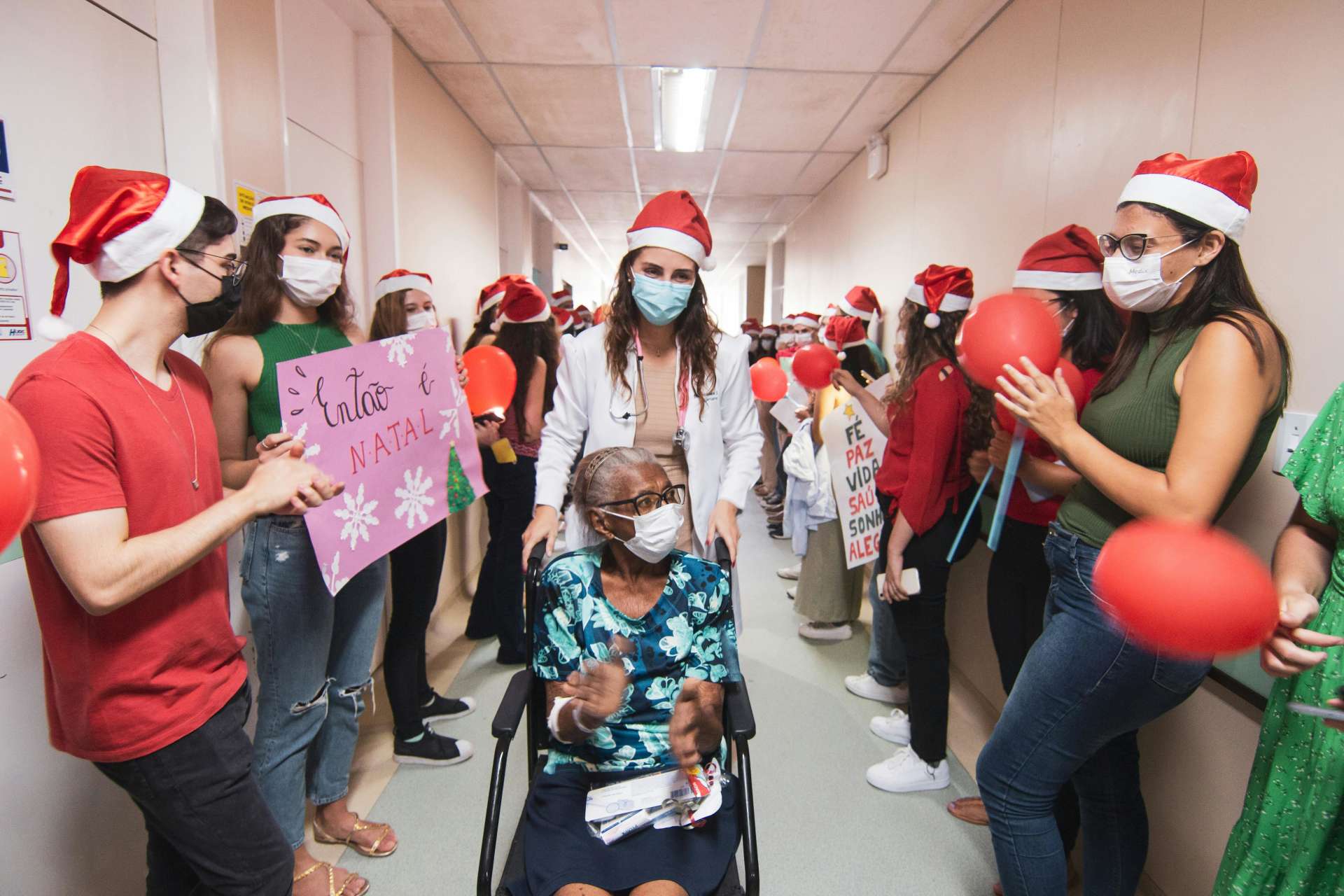 Five Reasons Why Working as a Doctor on Christmas Isnβt All Bad