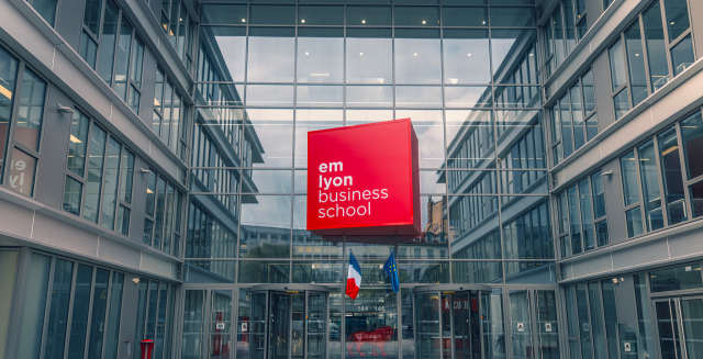 Cover photo for Διεθνές MBA