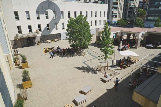 Cover photo for Une année de tournage