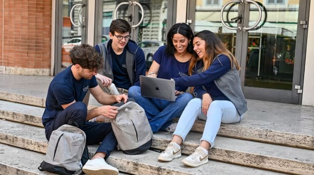 Cover photo for Master i internationella relationer