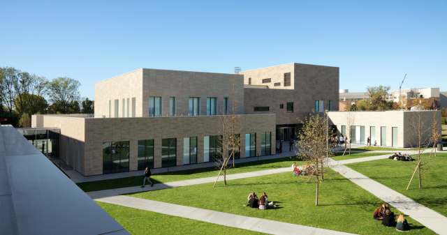 Cover photo for दवा और सर्जरी