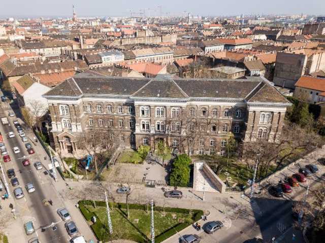 Cover photo for McDaniel College Budapest预科课程