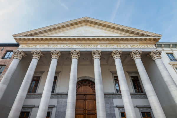 Cover photo for 国际和欧洲法法学硕士：国际商法