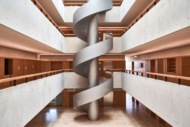 Cover photo for Masterexamen i internationell finansiell förvaltning