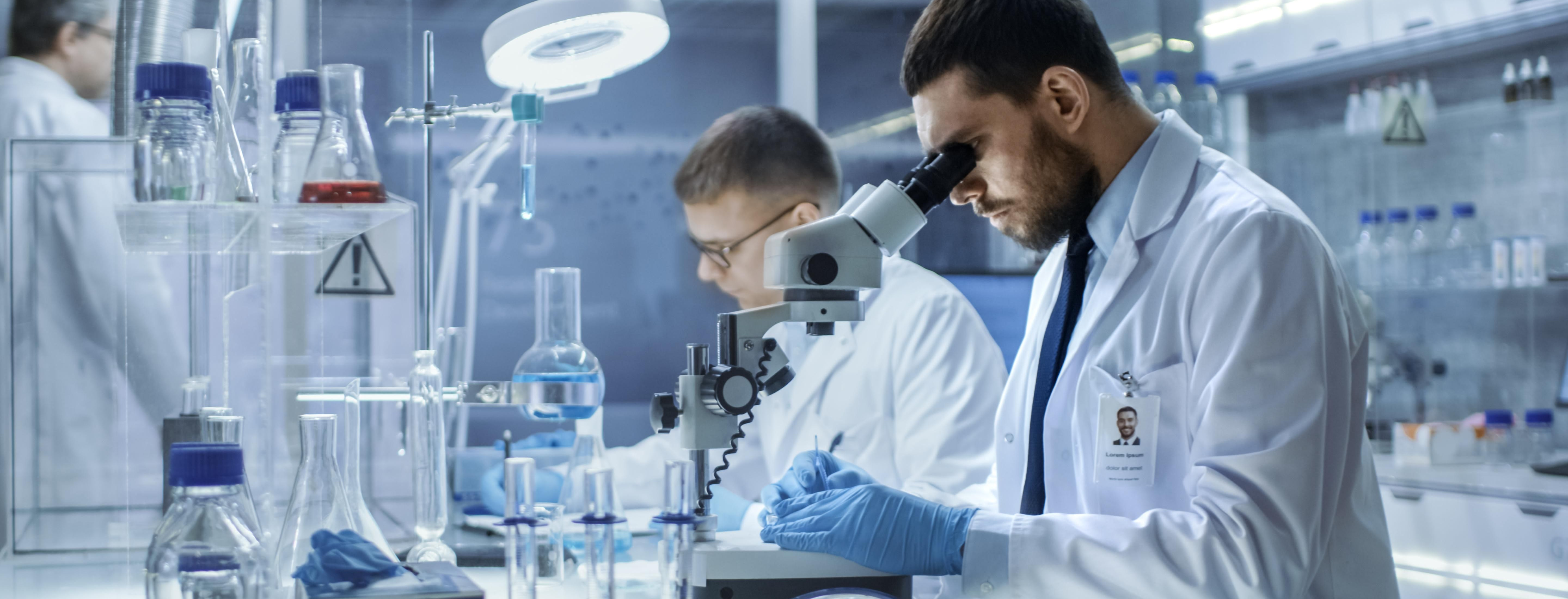 ИИ В медицине. Лаборатория фон. Ученые за работой. Pathology Laboratory.