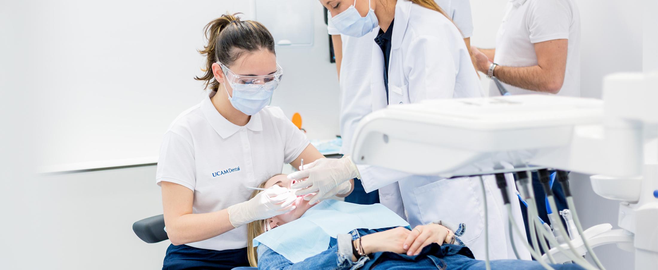 Bachelor in Dentistry, Murcia, Spain 2023