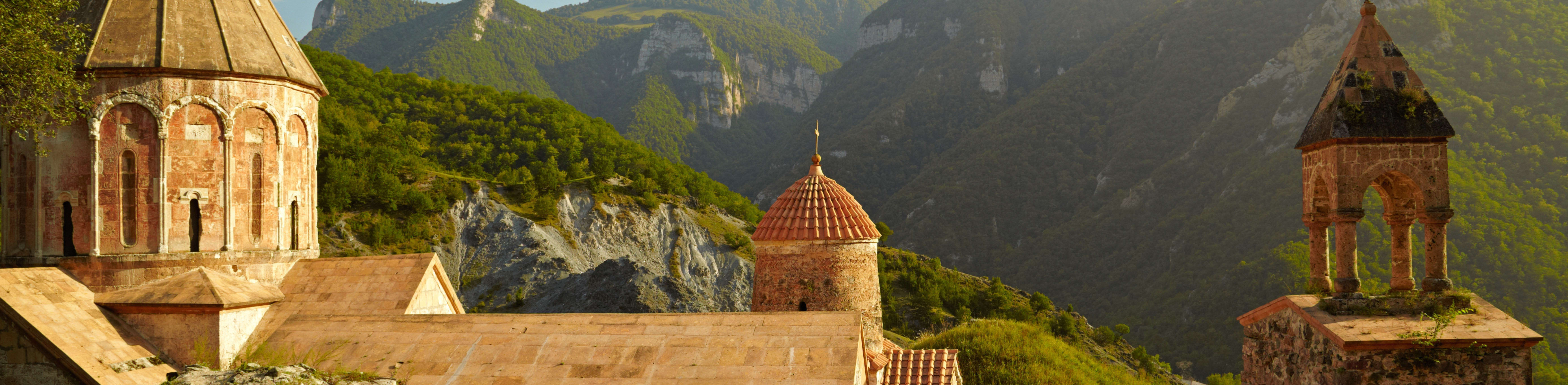 отдых в армении 2024. отдых в армении 2024. лчашен армения крепость. отдых в армении 2024. монастырский комплекс нораванк армения.