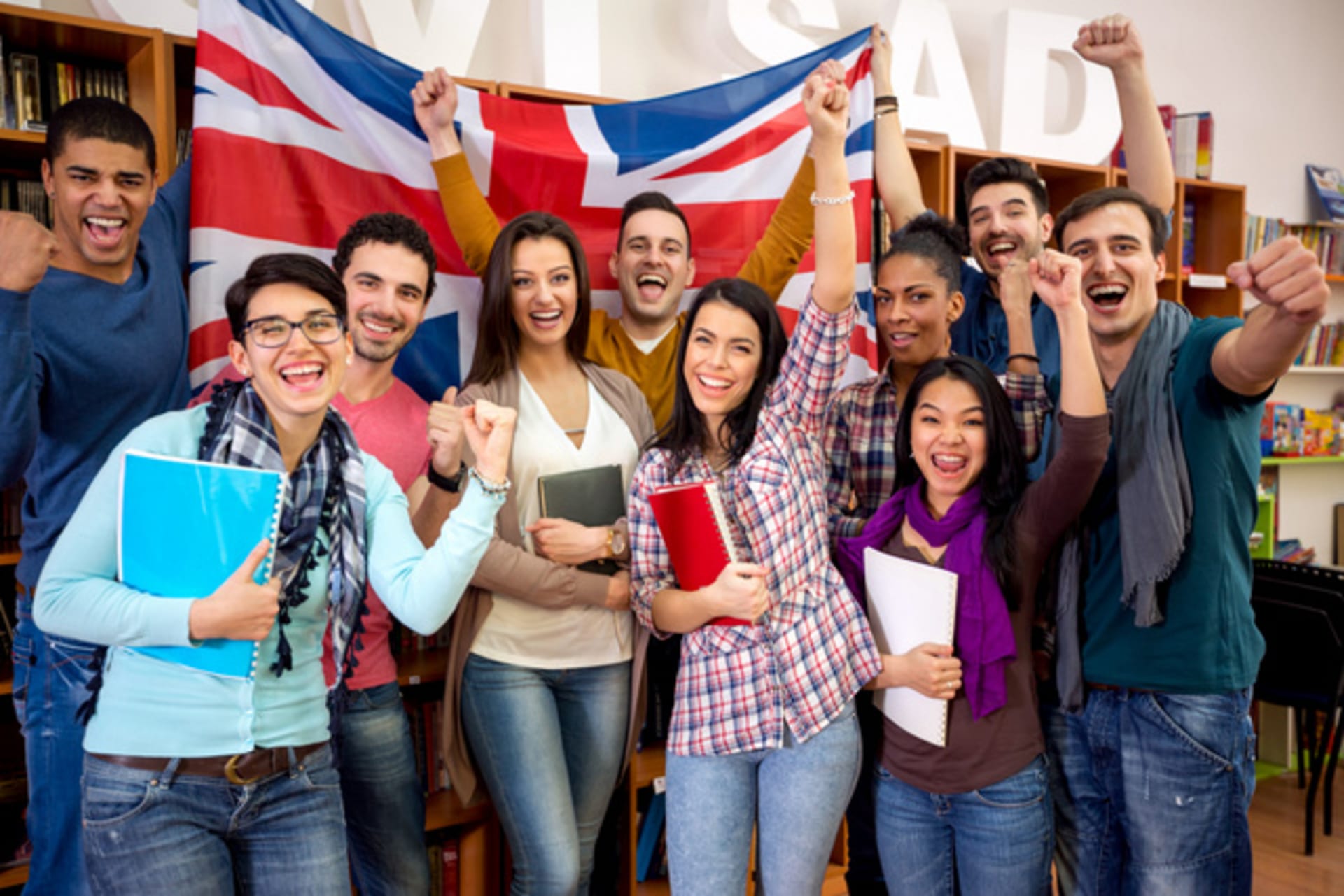 Study uk. Американские студенты. Британская молодежь. Интернациональные студенты. Молодежь Великобритании.