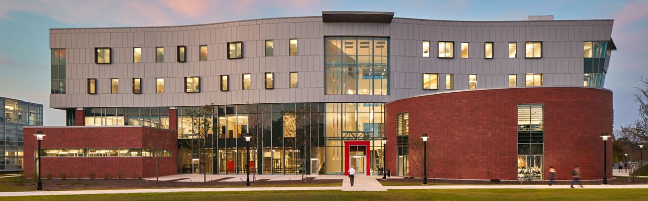 Rutgers School of Engineering Магистрирао је индустријски и системски инжењеринг
