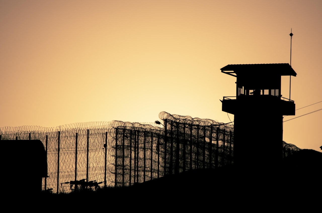 Neem rechtstreeks contact op met scholen - Vergelijk meerdere online Opleidingen in Gevangeniswezen 2023