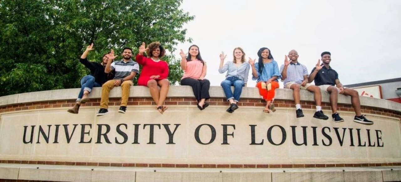 University of Louisville - School of Public Health and Information Sciences Visuomenės sveikatos bakalauro laipsnis