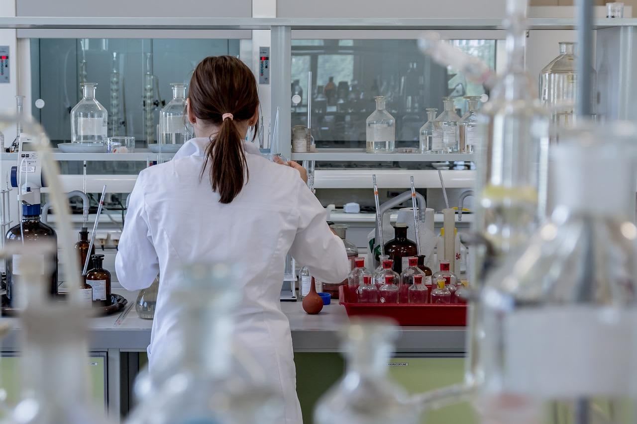 Hubungi Sekolah Secara Terus - Bandingkan 40 PhD Program dalam Kimia 2023