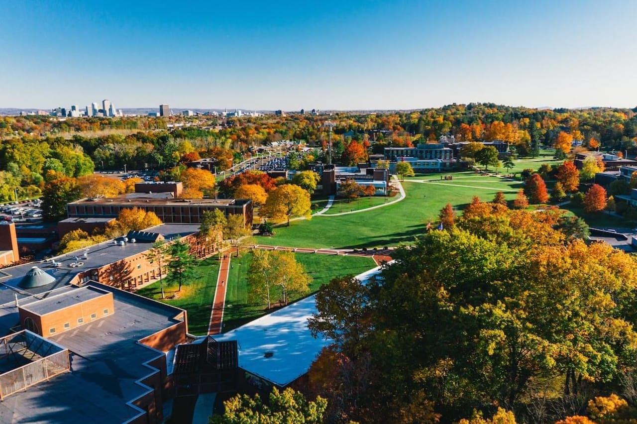 University of Hartford Bsc ในวิทยาศาสตร์คอมพิวเตอร์และวิศวกรรม