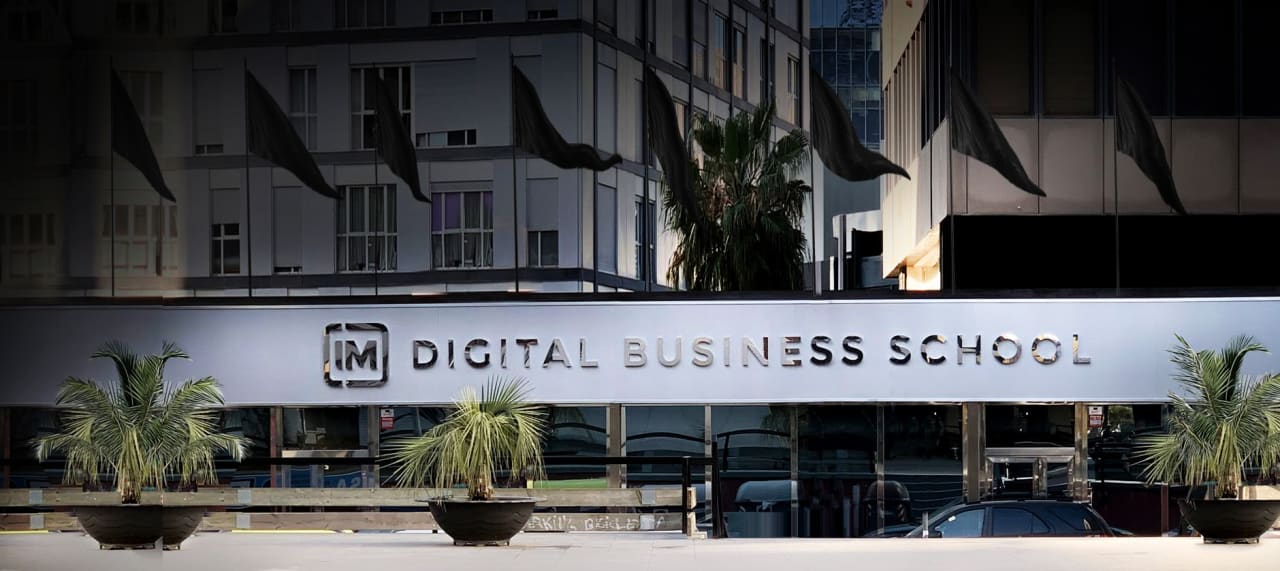 IM – Digital Business School