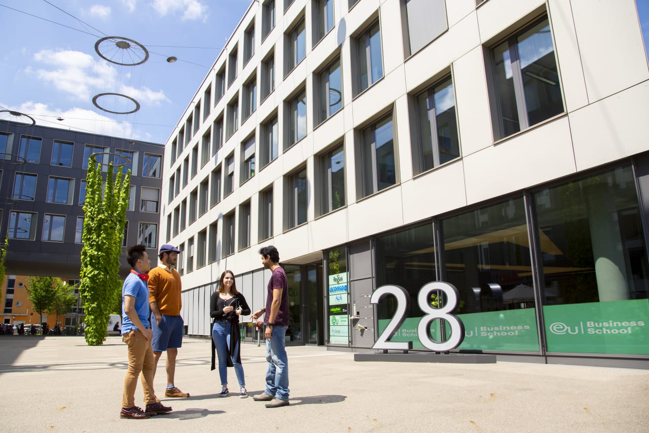 EU Business School BA (Hons) dalam Bisnis (Manajemen) di Munich