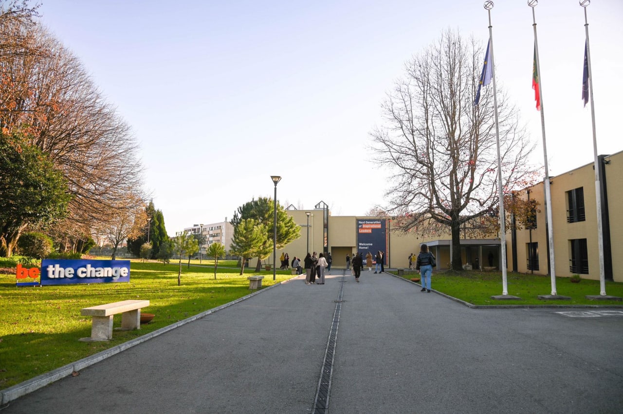 ISAG - European Business School Licenta in Relatii de Afaceri
