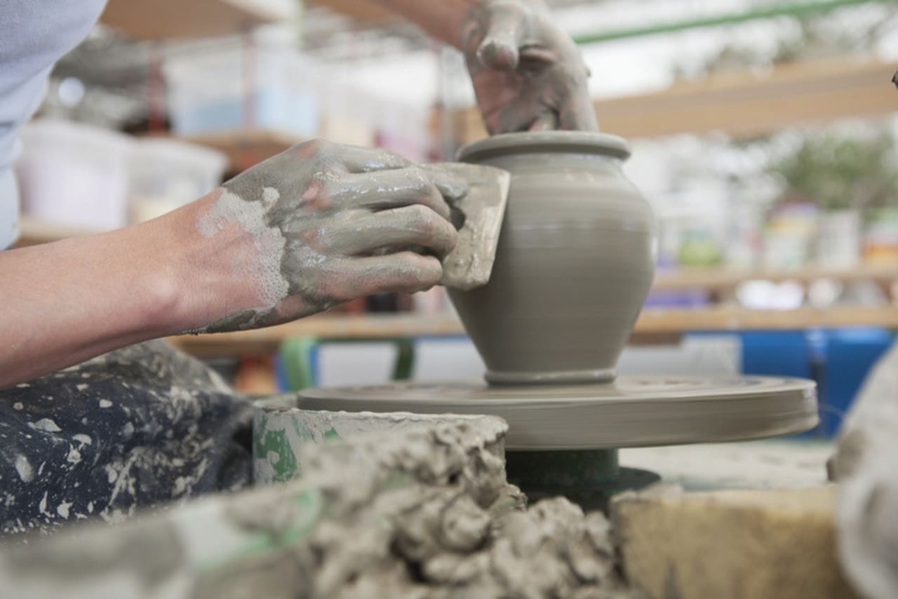 Kontaktujte školy přímo – porovnejte 6 Akademický kurz Programy v Keramika 2023