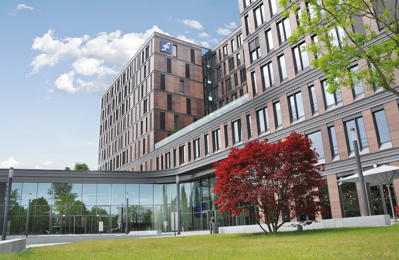 Frankfurt School of Finance & Management Mestre em Finanças (M.Sc.)