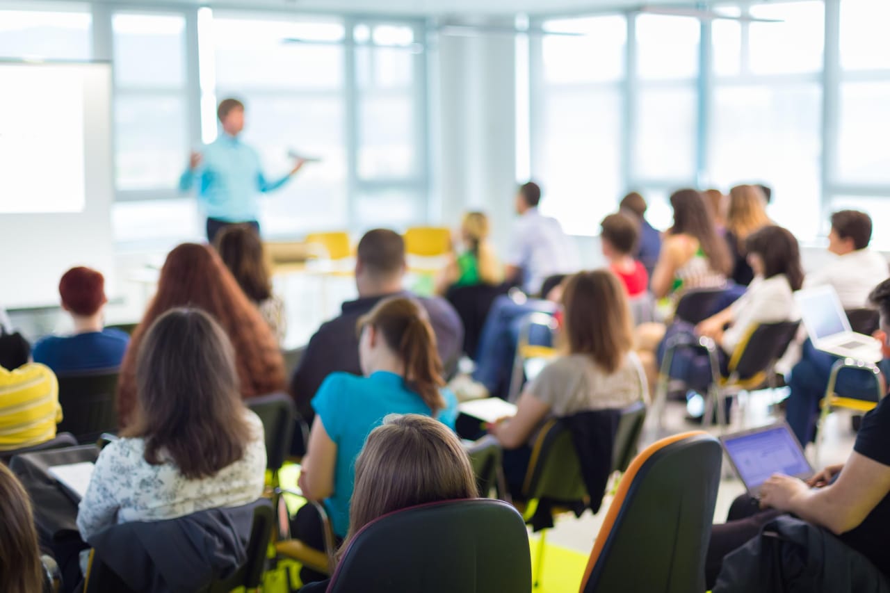 Navegue por milhares de programas de estudo de todo o mundo.