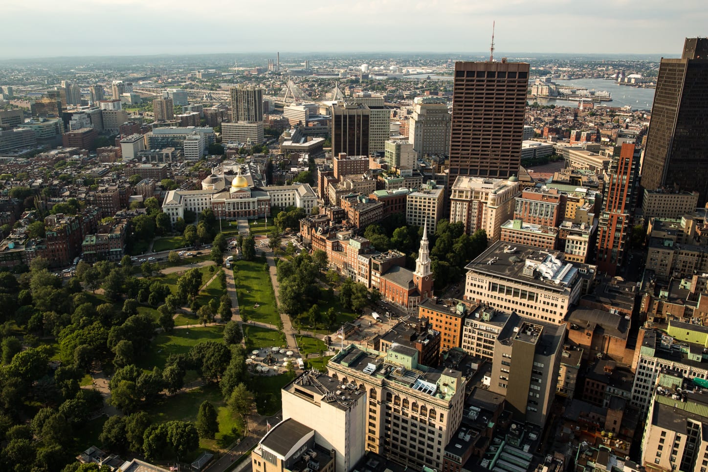 INTO Suffolk University Graduado Pathway en Administración de Empresas (MBA)