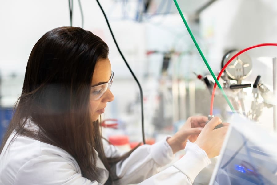 Female chemical engineer develops clean energy storage solutions