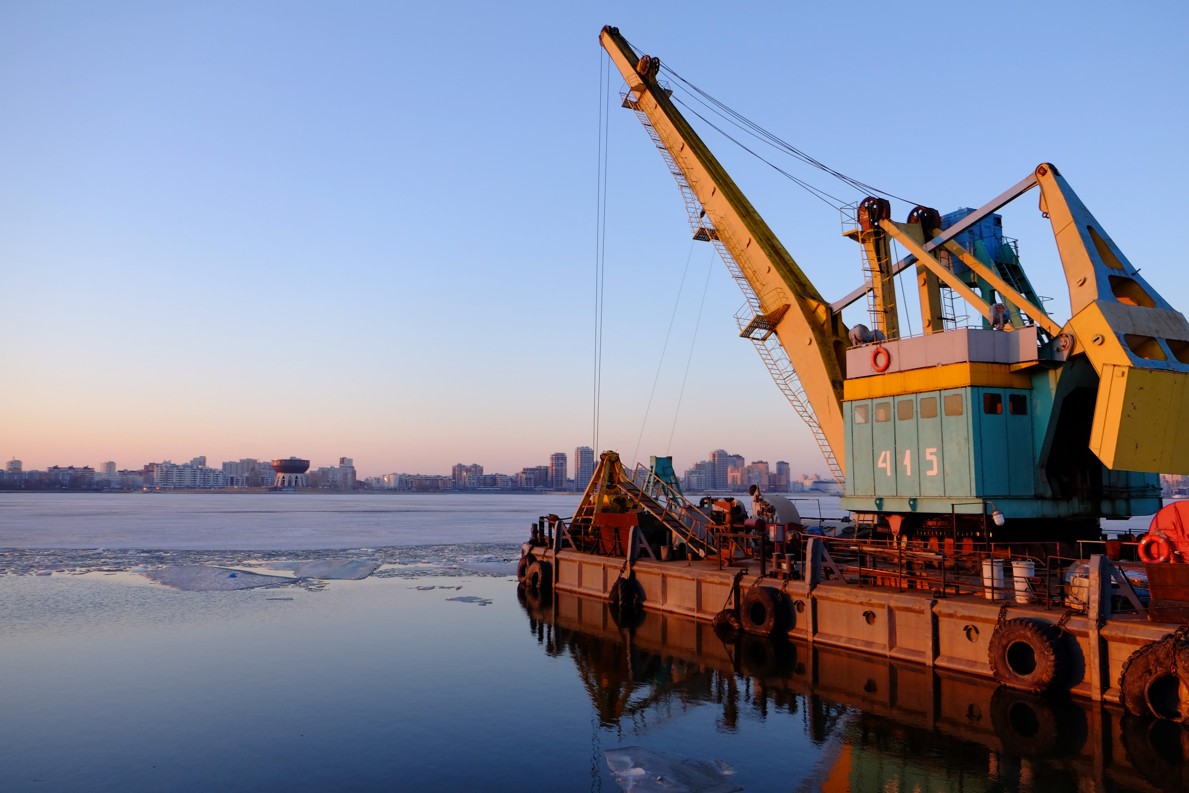 Industrial crane