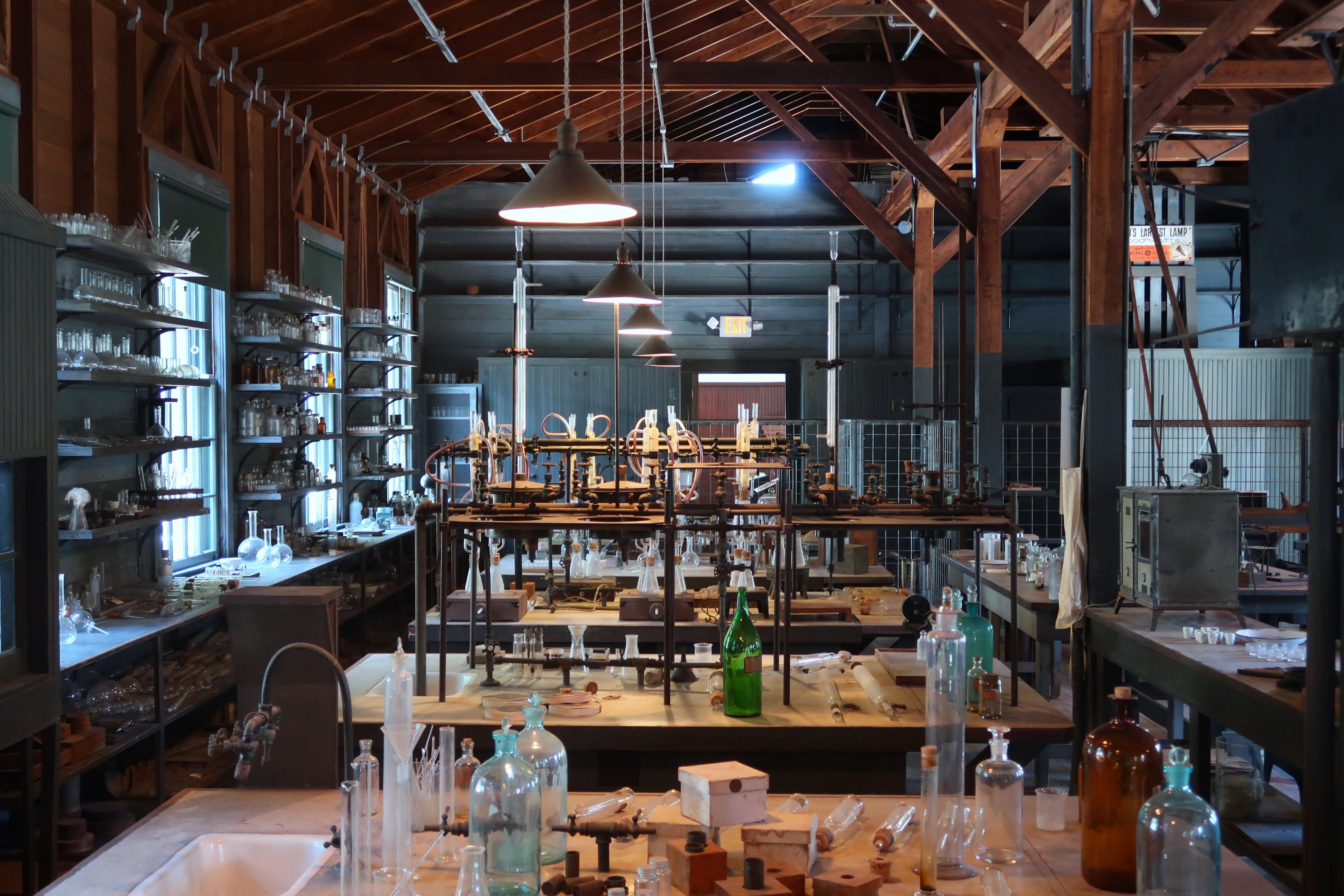 This laboratory contains equipment used by Thomas Edison. It is part of the Edison and Ford Winter estate. He used the laboratory to find the best rubber plant.