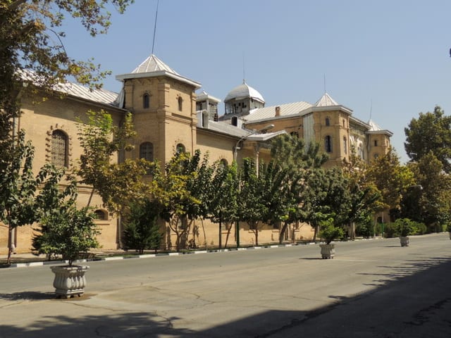 Tehran Arts University south gate to Melli square