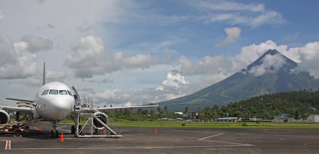 Legaspi airport with Mount Mayon in background, PhilippinesLegaspi airport with Mount Mayon in background, Philippines